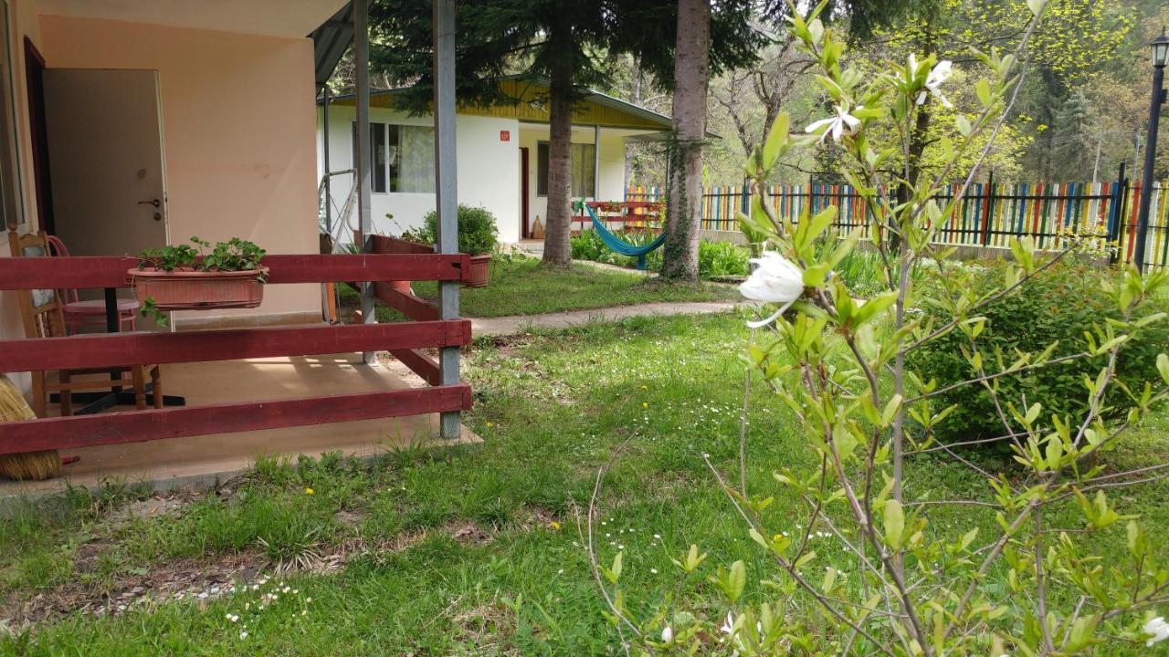 Къща За Гости Дъга Cherni Osum Ngoại thất bức ảnh
